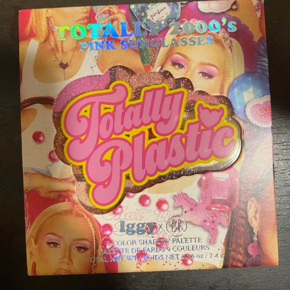 Brand new IGGY platte TOTALLY 2000’s pink sunglasses!!
